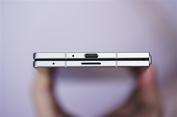 全球最轻的大折叠！三星Galaxy Z Fold7图赏