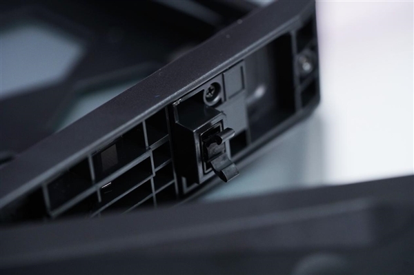 四盘位NAS天花板！极空间Z4Pro+性能版图赏