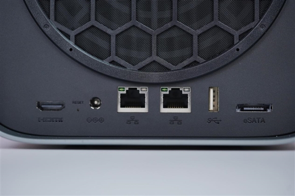 四盘位NAS天花板！极空间Z4Pro+性能版图赏