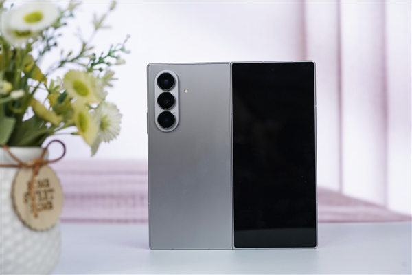 全球最轻的大折叠！三星Galaxy Z Fold7图赏