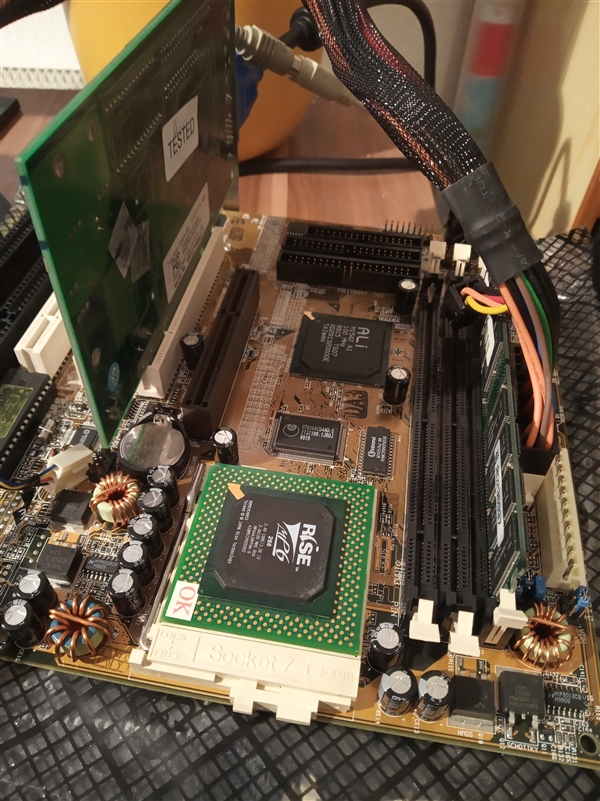 不知你是否见过：芯片收藏家展示其最稀有的x86 CPU