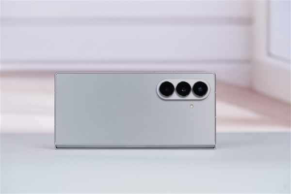 全球最轻的大折叠！三星Galaxy Z Fold7图赏