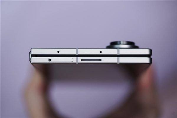 全球最轻的大折叠！三星Galaxy Z Fold7图赏