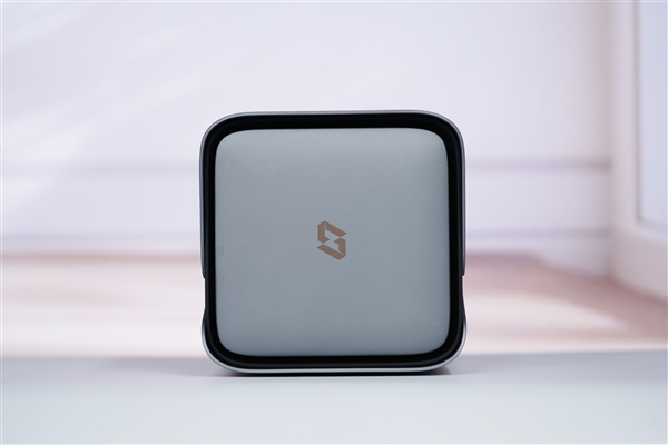 四盘位NAS天花板！极空间Z4Pro+性能版图赏