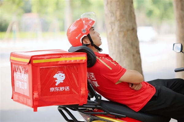 京东外卖砸20亿升级全职骑手福利！五险一金+防寒暑补贴+15万辆二轮车