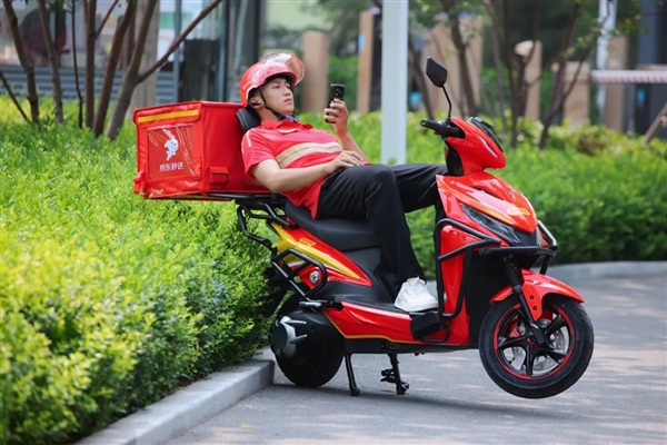 京东外卖砸20亿升级全职骑手福利！五险一金+防寒暑补贴+15万辆二轮车