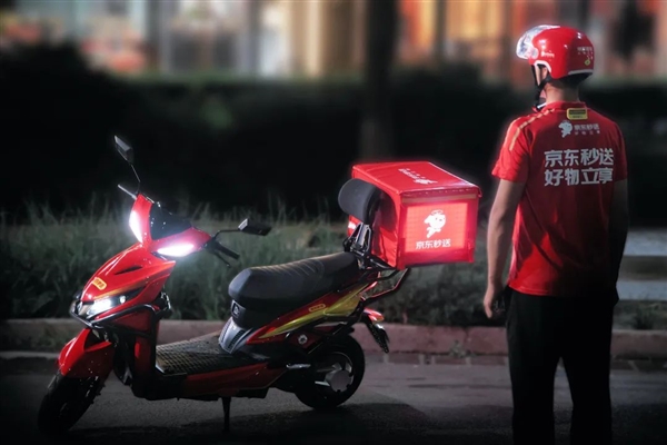 京东外卖砸20亿升级全职骑手福利！五险一金+防寒暑补贴+15万辆二轮车