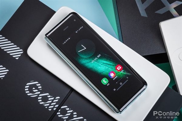 从翻盖机到折叠屏 手机行业也开始了“文艺复兴”