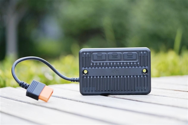 户外电源迎来闪充新时代！大疆新一代1度电户外电源图赏