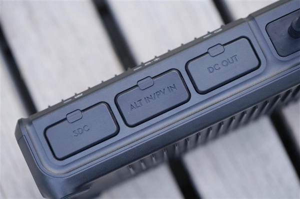 户外电源迎来闪充新时代！大疆新一代1度电户外电源图赏