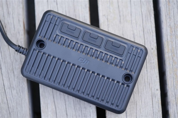 户外电源迎来闪充新时代！大疆新一代1度电户外电源图赏