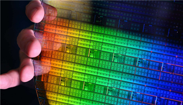 攻克我国量子计算芯片生产难题！国光量超推出1nm离子束刻蚀机