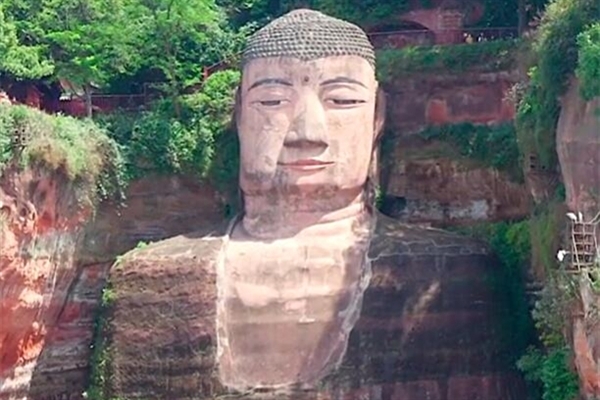 乐山大佛热到休假了：关闭下佛脚观佛游览线路