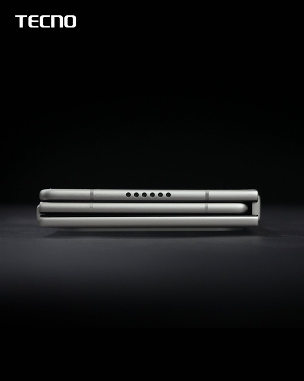 传音Tecno发布全球最薄三折叠概念手机：展开3.49mm 比华为还薄