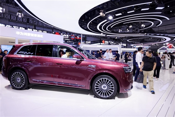 华为参展2025中国联通合作伙伴大会：鸿蒙生态“全家桶”悉数亮相