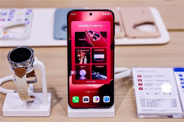 华为参展2025中国联通合作伙伴大会：鸿蒙生态“全家桶”悉数亮相